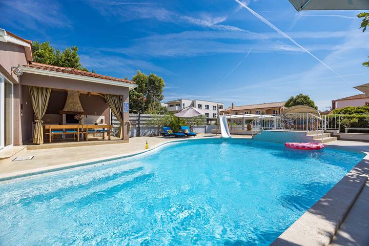 Five bedroom villa Emily with pool in Medulin in Medulin Stadt, Medulin