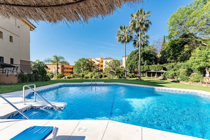 Apartamento de vacaciones para 6 personas, con terraza y piscina además de vistas al mar y jardín - 1
