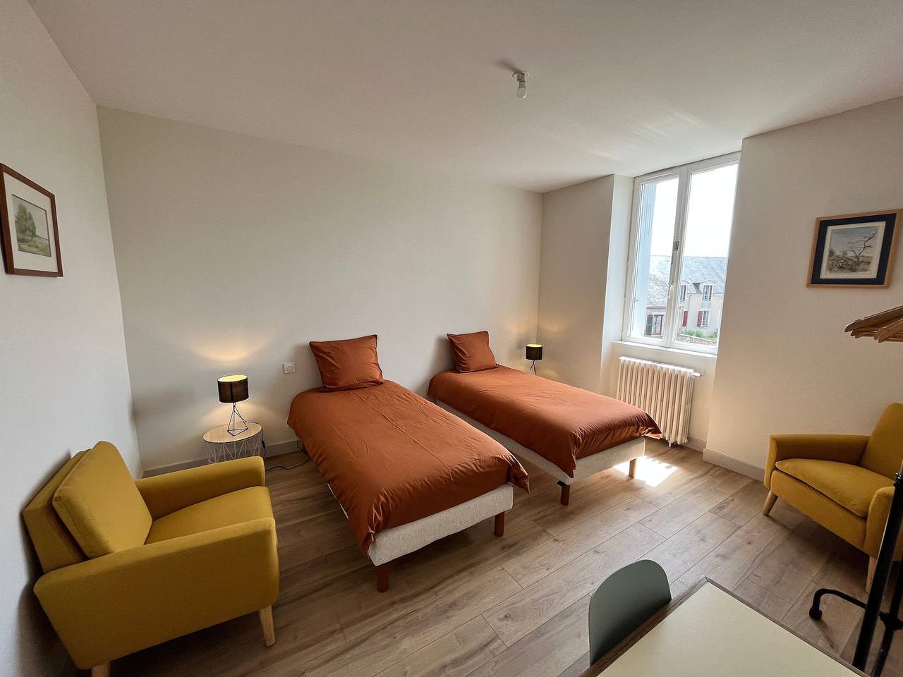 Charming Independent Cottage in Historic School with All-Inclusive Amenities in Paudy, Issoudun region