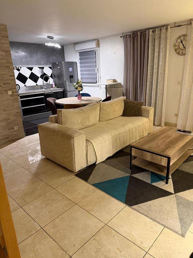 Gîte pour 4 personnes, avec balcon ainsi que sauna et jacuzzi à Villepinte - 2