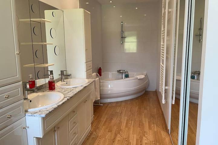 Location de vacances pour 8 personnes, avec jardin et piscine à Sainte-Foy-d'Aigrefeuille - 4