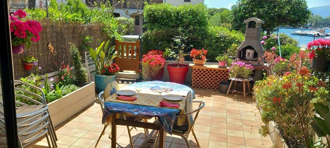 Gîte pour 5 personnes, avec terrasse ainsi que vue sur le lac et piscine dans Plage du pont tournant - 3