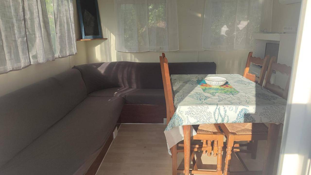 Mobil-home climatisé à 2 min d'Ogliss Park in Moutiers-les-Mauxfaits, Vendée