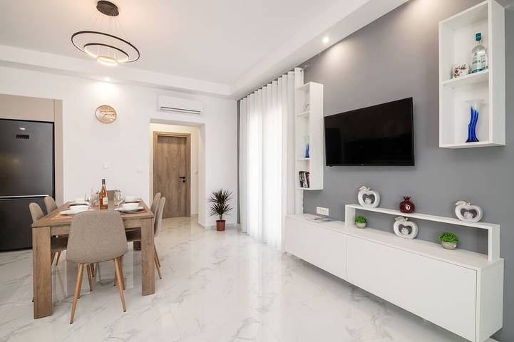 Apartment for 5 people in Planos