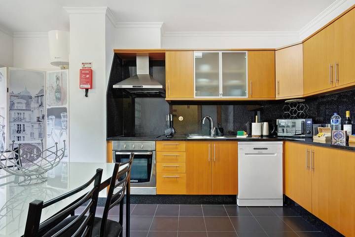 Entire apartment, Apartment 'Agostinho  Santa Cruz' with Sea View, Balcony and Wi-Fi in Santa Cruz (Madeira), Madeira