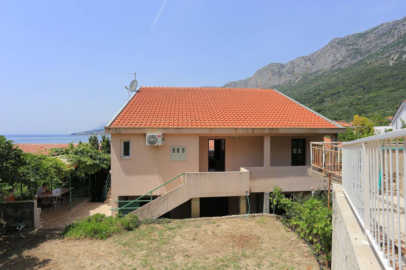 Ganze Wohnung, 1-Zimmer-Ferienwohnung mit Balkon und Meerblick Gradac, Makarska A-21172-a in Gradac, Makarska Riviera