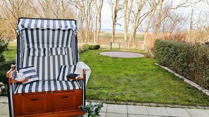 Ferienhaus mit Meerblick für 6 Personen, mit Sauna und Garten sowie Terrasse in Bastorf