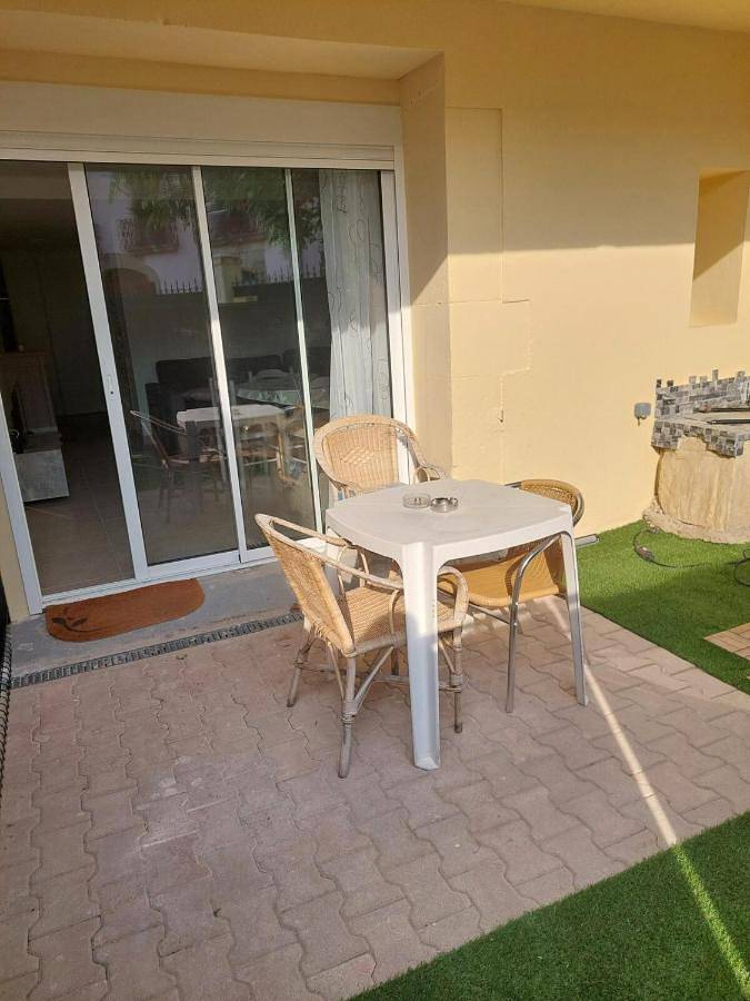 Gîte pour 6 personnes, avec jardin à Nébian