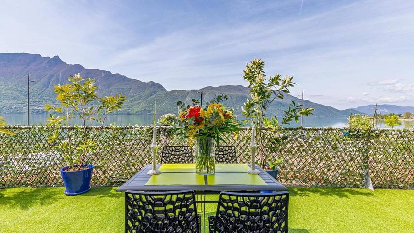 Gîte pour 4 personnes, avec vue ainsi que balcon et vue sur le lac à Tresserve - 3