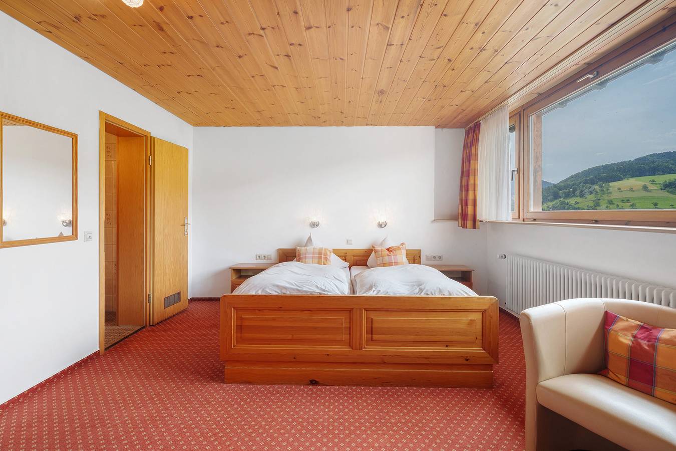 Zimmer 'Deluxezimmer 2' mit Bergblick, Gemeinschaftsterrasse und Wi-Fi in Glottertal, Südschwarzwald