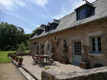 Location de vacances pour 5 personnes, avec jardin à Ploubezre