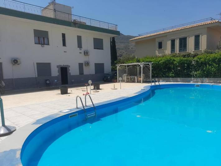 Location de vacances pour 7 personnes, avec jardin et piscine à Sferracavallo - 4