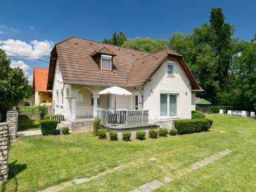 Ferienhaus für 8 Personen, mit Garten und Terrasse in Plattensee Westufer