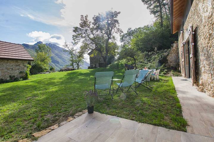 Gîte pour 15 personnes, avec terrasse dans Lac du Bourget - 2