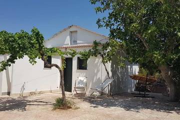 Ferienhaus für 3 Personen, mit Garten und Terrasse in Specchiarica