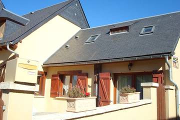 Gîte pour 4 personnes, avec terrasse à Azet