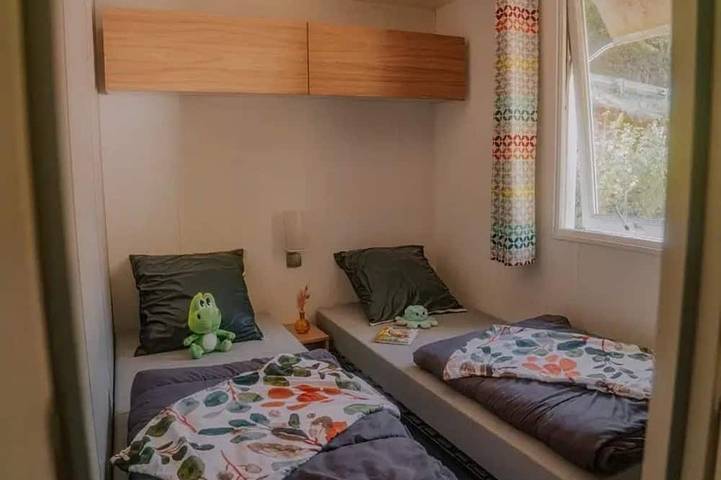 ZEcamping 3 étoiles familial piscine chauffée hammam locatif TV 25m2 in Florac-Trois-Rivières, Cevenas