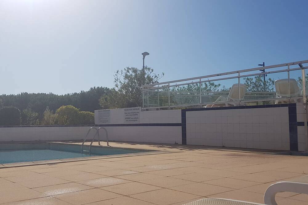 Entire apartment, Beach Studio Superb Terrace facing the marina conveniently placed parking in Hendaye, Bayonne region