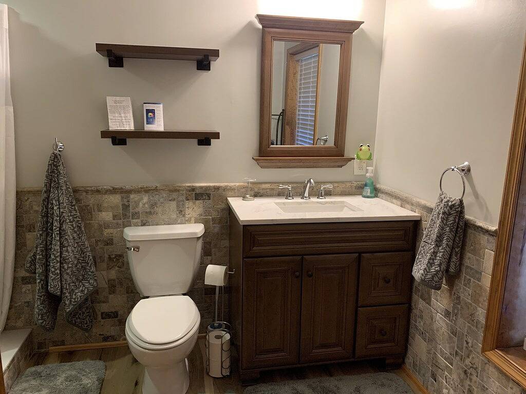 Atemberaubende Haus am See, in der Nähe von Skipisten, Kamin, Whirlpool, Feuerstelle, Boote in Blakeslee, Monroe County (PA)