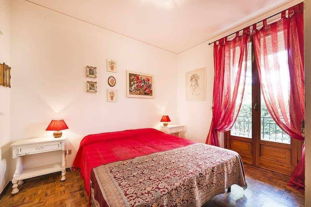 Ganze Wohnung, Casa Carla-mit Garten, neben Zentrum und See in Garda, Gardasee-Berge