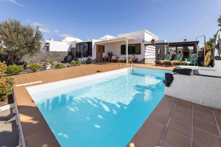 Chalet para 7 personas, con jardín además de piscina y vistas en Lanzarote
