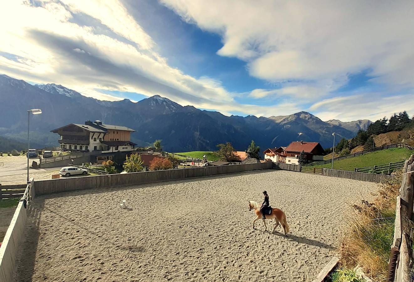 Ganze Ferienwohnung, Studio Tessadina mit Balkon in Stubaier Alpen, Umhausen