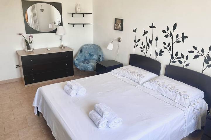 Villa Spaziosa con piscina privata e parcheggio 6 posti letto. in Monopoli, Provincia di Bari