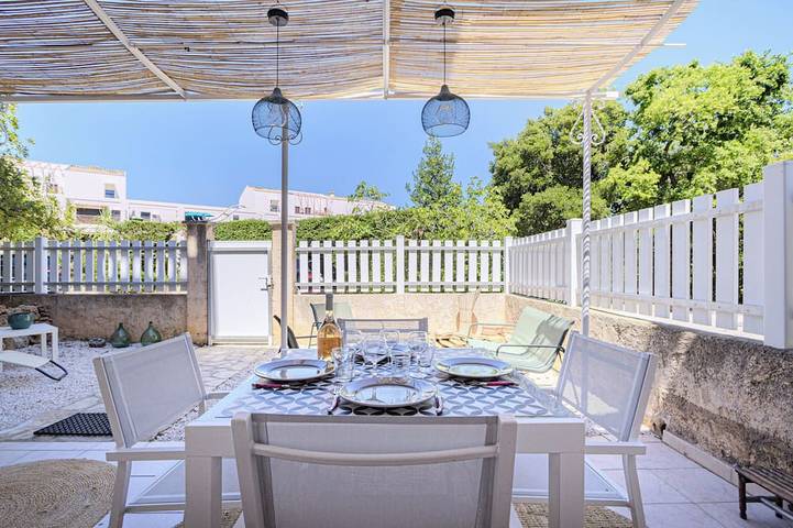 Location de vacances pour 4 personnes, avec Terrasse à Carqueiranne