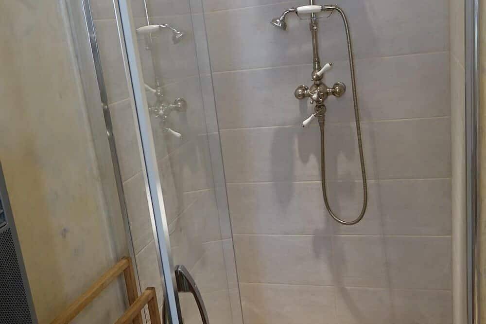 Calme et authenticité à 1h30 au sud de Paris - Bienvenue à La Calmerie ! 3* in Chaumot, Yonne