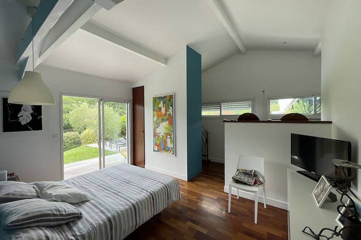 Location de vacances pour 8 personnes, avec terrasse et jardin à Bassussarry - 2