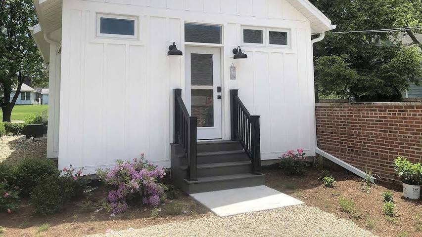 Vacation rental for 14 people, with hot tub and terrace as well as yard in New Buffalo