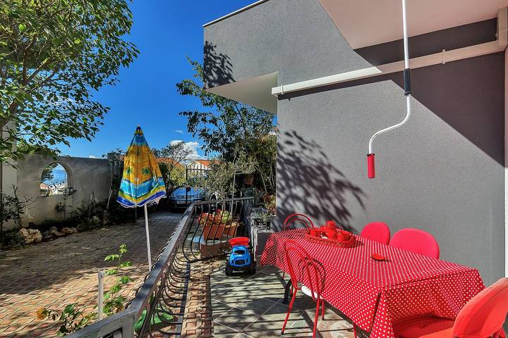 Ferienwohnung für 4 Personen, mit Balkon/Terrasse in Makarska