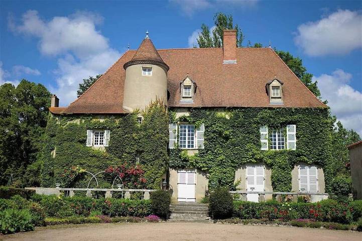 Villa pour 25 personnes, avec piscine en Auvergne