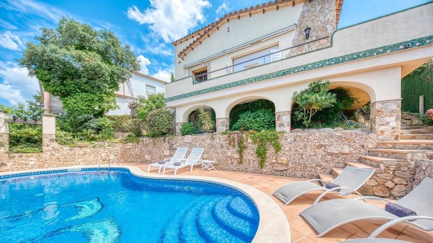 Villa "Costacabana - Cleo" con vistas al mar, piscina privada y Wi-Fi in Lloret de Mar, Costa Brava