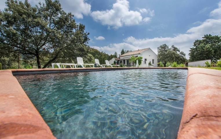 Casa rural para 4 personas, con Terraza y Jardín además de Piscina y Vistas en Sierra Norte de Sevilla