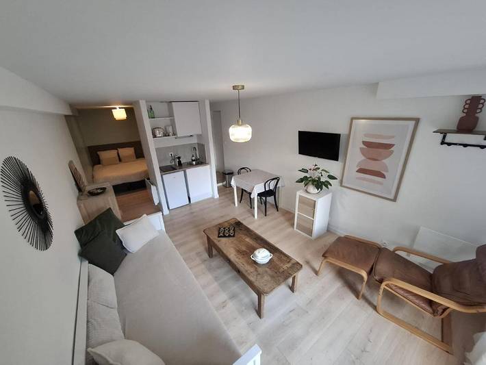 Gîte pour 3 personnes, avec terrasse et jardin à Sainte-Anastasie