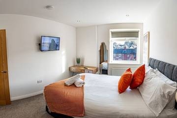 Apartment for 5 People in Huddersfield, West Yorkshire, Photo 1