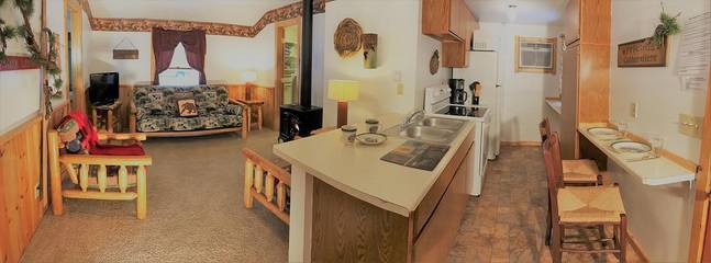 Log Cabin for 6 Guests in Rapid City, Black Hills, Picture 1