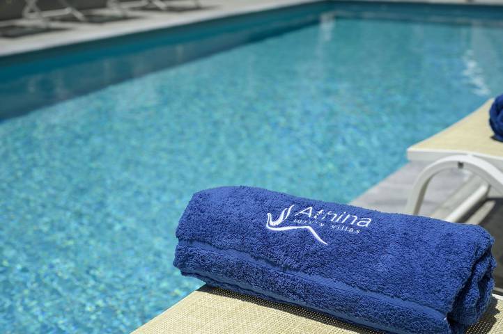 Appartement entier, Athina Suites | A 2Bd chic apartment w/shared pool in Plataniás, Région de la Canée