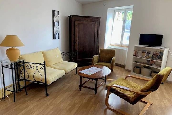 Gîte pour 2 personnes, avec terrasse dans Jalogny - 4