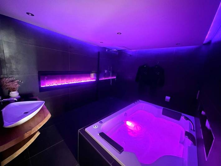 Gîte pour 2 personnes, avec terrasse et jacuzzi à Oberbronn