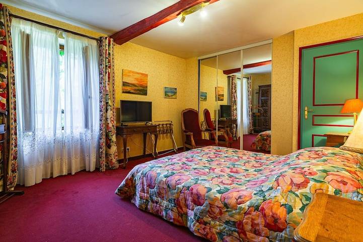 Location de vacances pour 4 personnes, avec balcon ainsi que jardin et piscine, animaux acceptés à Saint-Vérand - 3