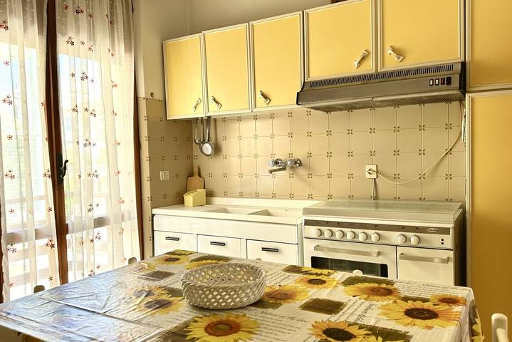Entire apartment, Se081 - Marotta, three-room apartment 100 meters from the sea in Marotta, Mondolfo Region