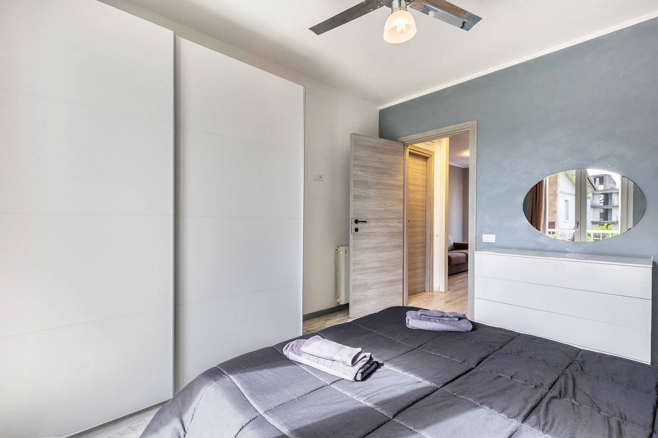 Casa vacacional 'Maxi House' con terraza privada, balcón y aire acondicionado in Rivoltella del Garda, Desenzano del Garda