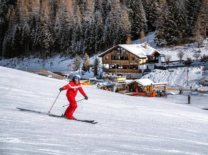 Baita per 2 persone, con giardino e panorama, con animali domestici in Val Gardena