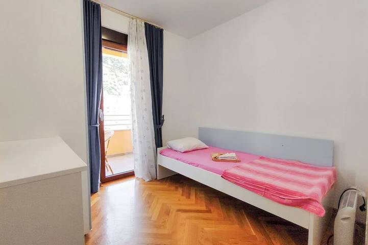 Ganze Wohnung, Sunny Three-bedroom apartment in Budva, Opština Budva