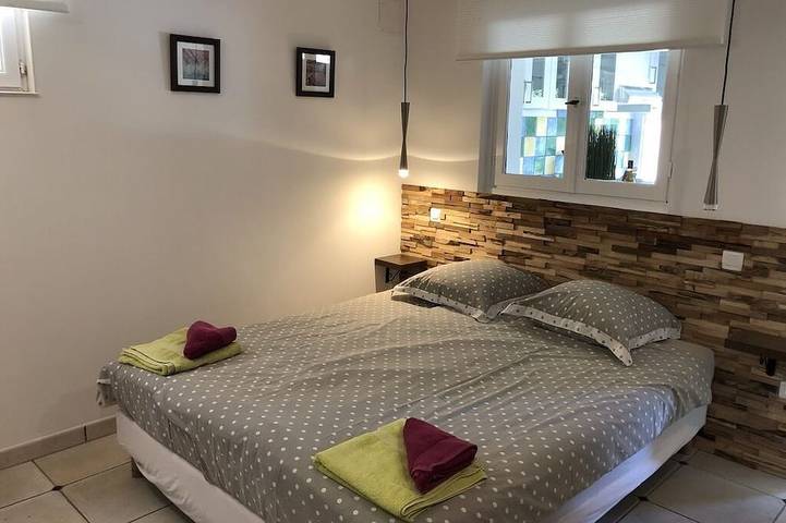 Gîte pour 4 personnes, avec jardin ainsi que terrasse et piscine à Montagnac - 3