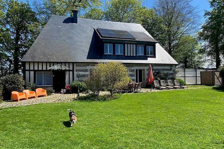 Location de vacances pour 10 personnes, avec terrasse et jardin à Villainville