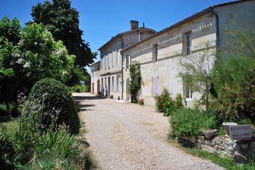 Chambre d’hôte pour 3 personnes, avec piscine ainsi que vue et jardin à Saint-Émilion