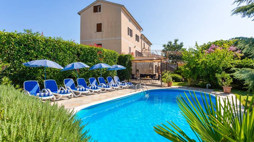 Villa für 12 Personen, mit Garten und Terrasse - 1